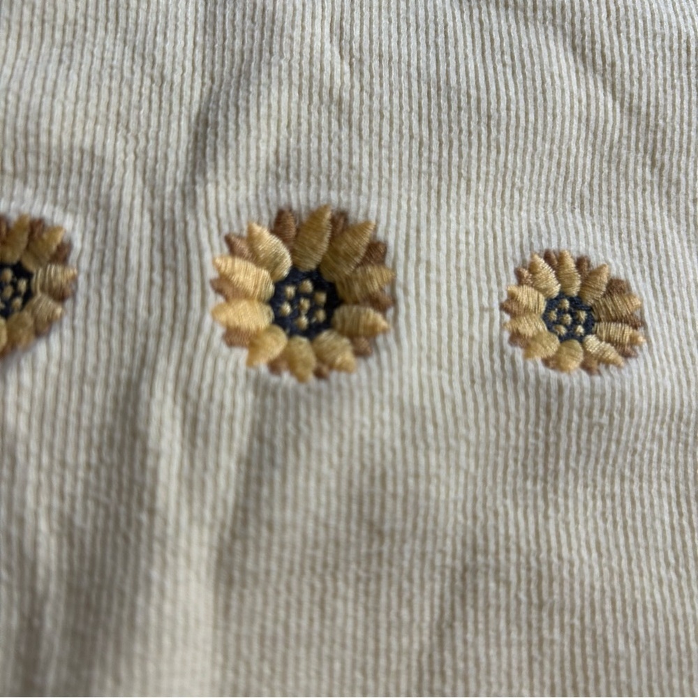 hollister womens xs Yellow T-Shirt crop Sunflower Embroidered ruffle new - Picture 3 of 7